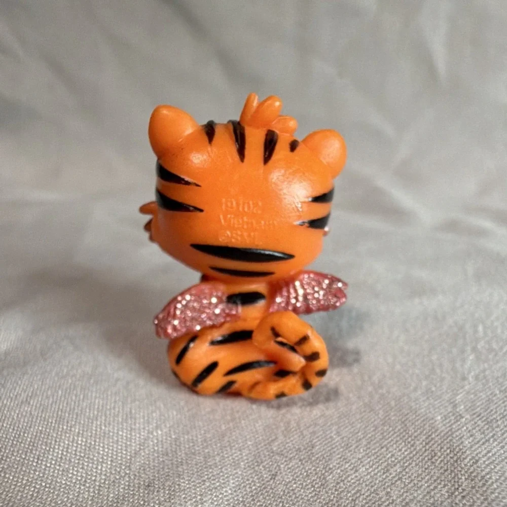 Littlest Pet Shop Tiger Figure 70821BDM Orange Glitter Wings Animal 2018